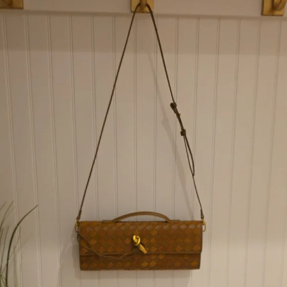 Elegant Leather Cashmere Tan Woven Clutch - Picture 8 of 10